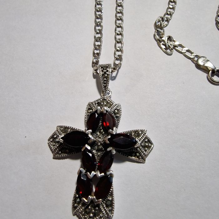 Pandativ masiv/lant cu cruce argint 925 cu granate si marciste natural