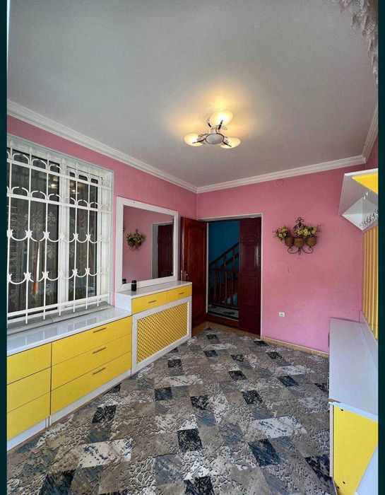 Продаётся Дом! Можно под Нежилое! 
ул. Сайрам
Буз базар
5,7 сотки