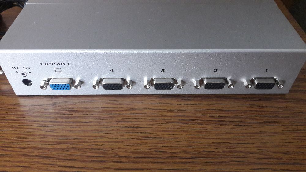 KVM Switch PS/2-USB VGA cu 4 porturi
