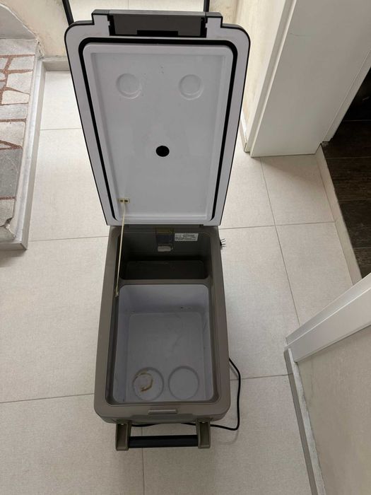 Преносима хладилна чанта 10° до -18° Isotherm Travel Box 40 л 12/24V