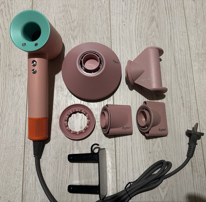 Feonul Dyson cu 5 Accesorii