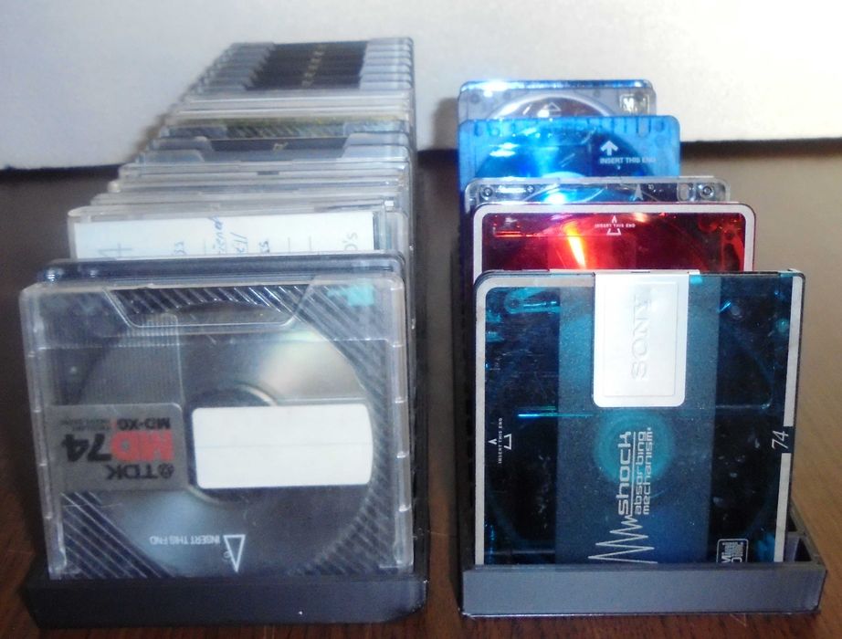 Vand suport pentru minidiscuri