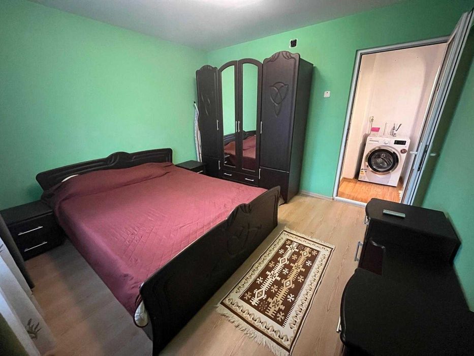 Inchiriez apartament cu 3 camere