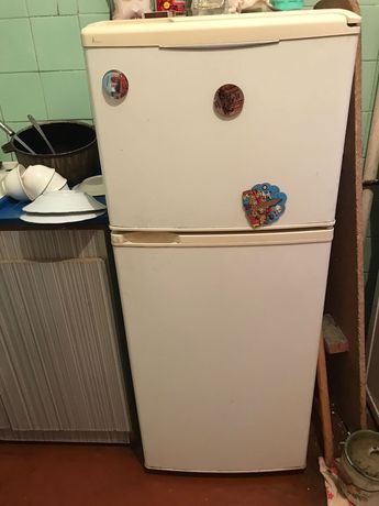 Холодильник  не работает 5000