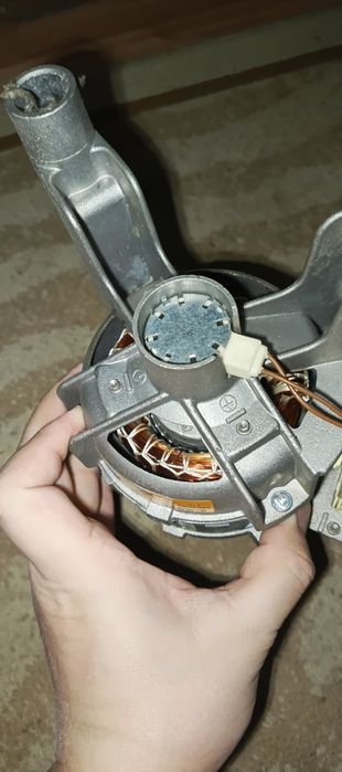 Продам рабочий мотор от стиральная машинка ARISTON Hotpoint инверторны