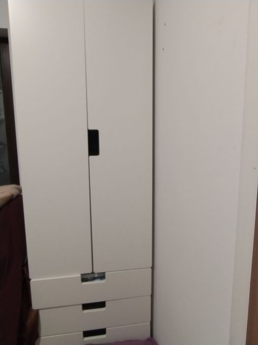 Doua dulapuri IKEA in stare perfecta, cu trei rafturi si trei sertare