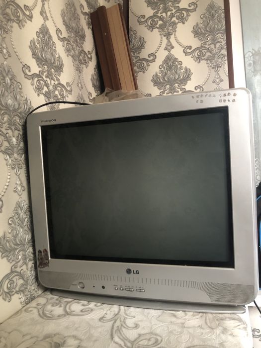 Телевизор LG старый