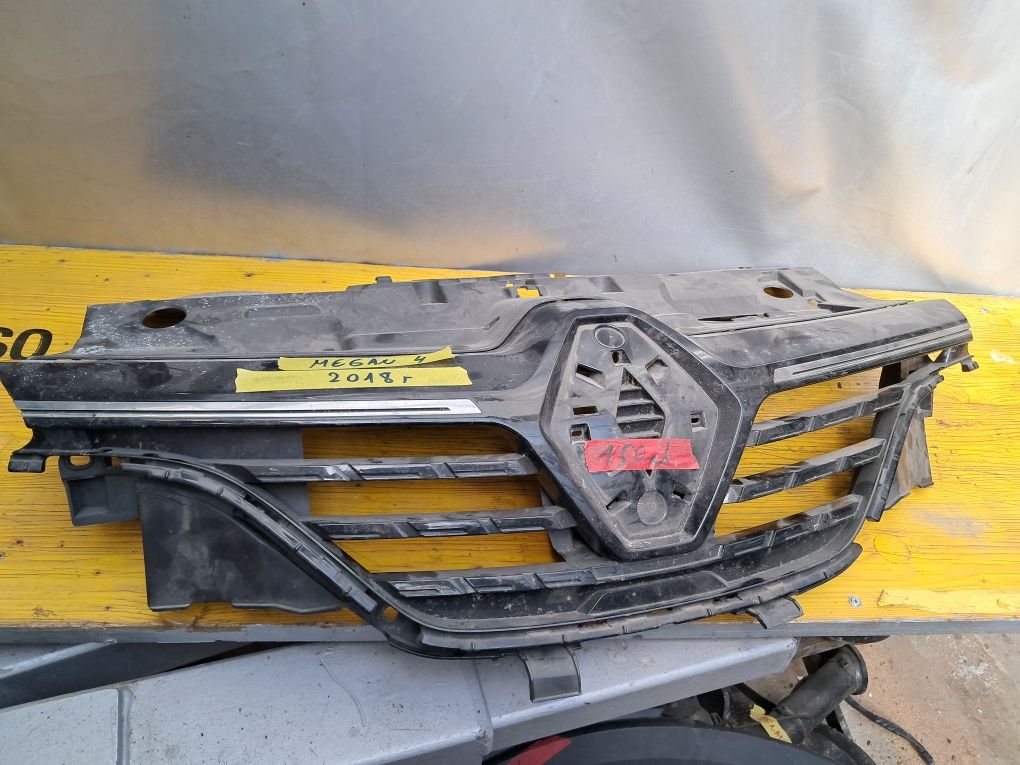 Грил решетка рено Меган 4  Renault  Megane  4