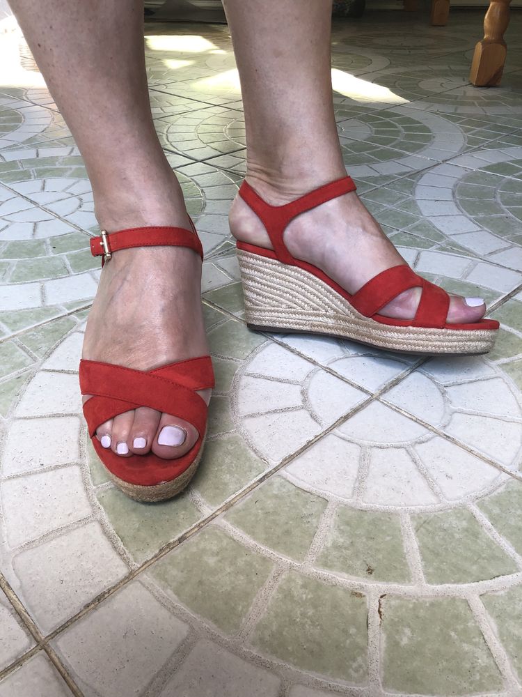 Sandale Geox rosii cu platforma , marimea 39
