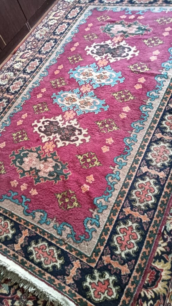 Продам ковер ручной работы. Очень красивый.