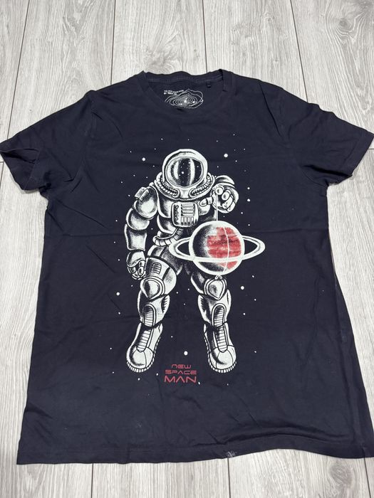 Tricou cu astronaut