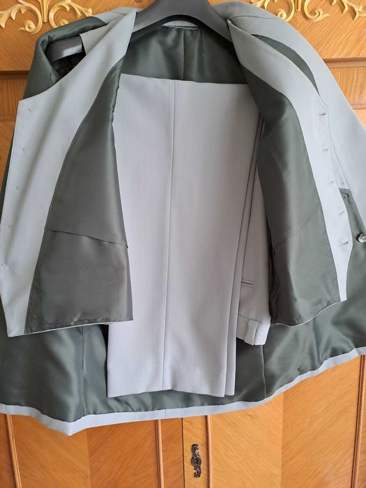 Vand costum 3 piese din stofa