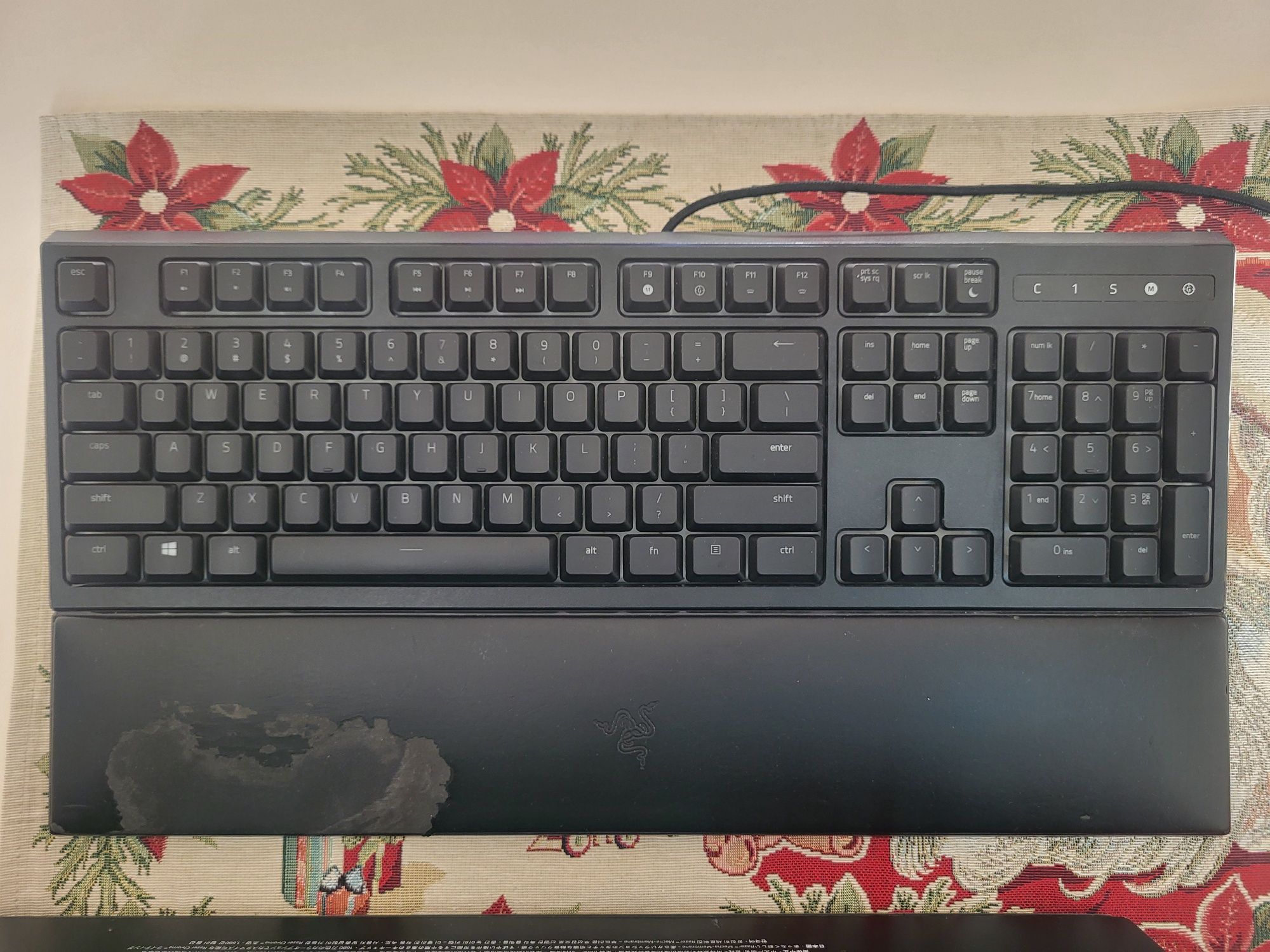 Геймърска клавиатура Razer Ornata Chroma v1