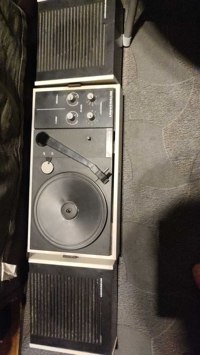 Pickup stereo Universum cu boxe