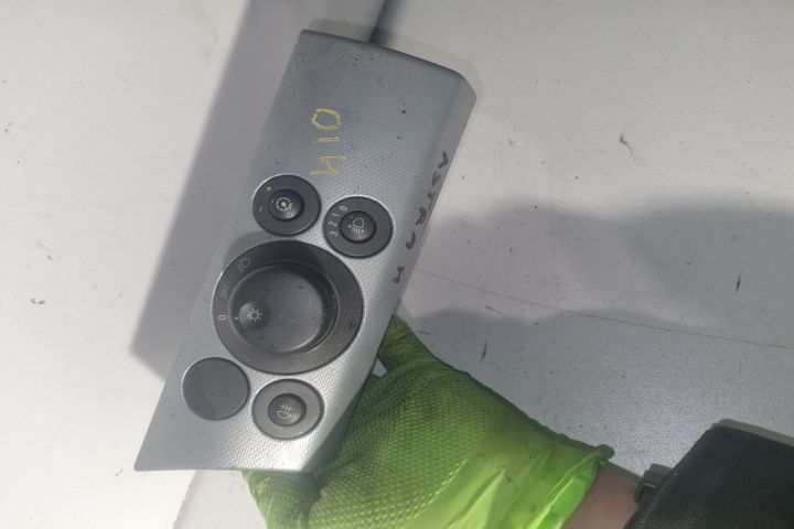 Comutator faruri 13 100 136 Opel Astra H