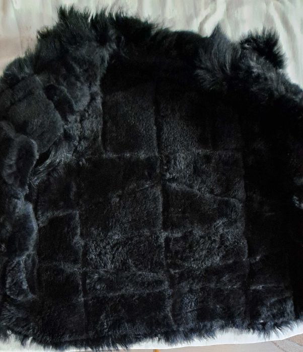 Vestă neagră din blană naturală mărime S