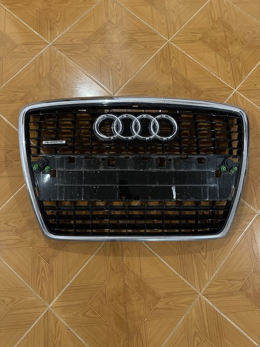 Grila centrala /Bara fata/Audi A8 d3, stare buna !