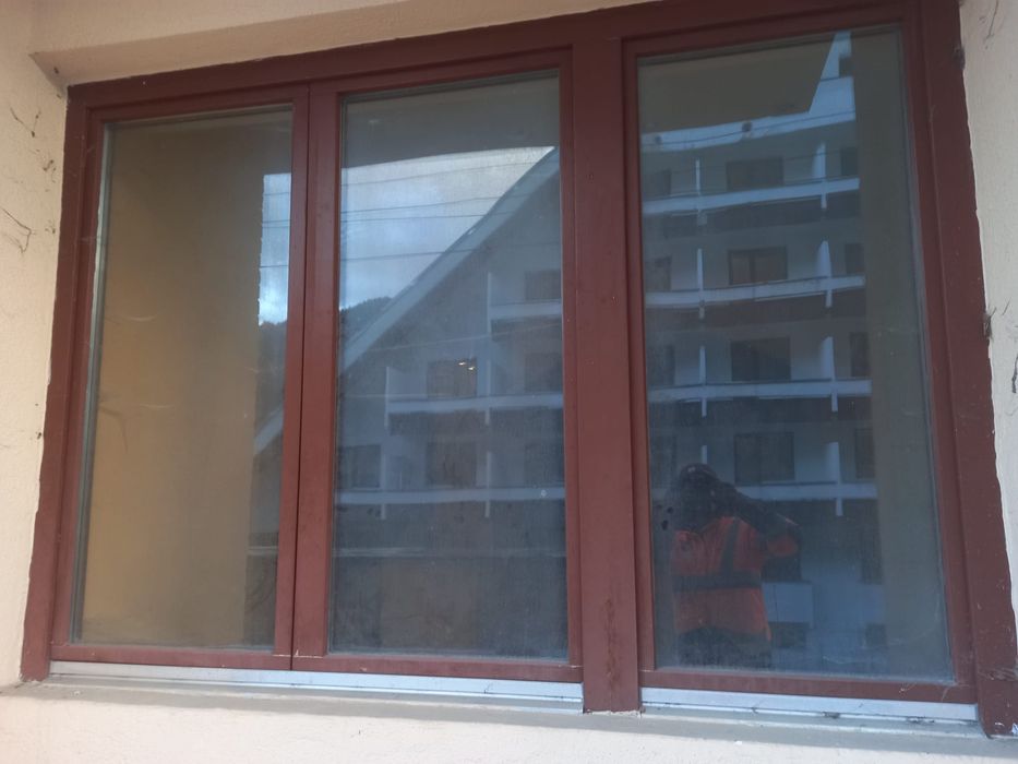 Vând tâmplărie din lemncu geam termopan