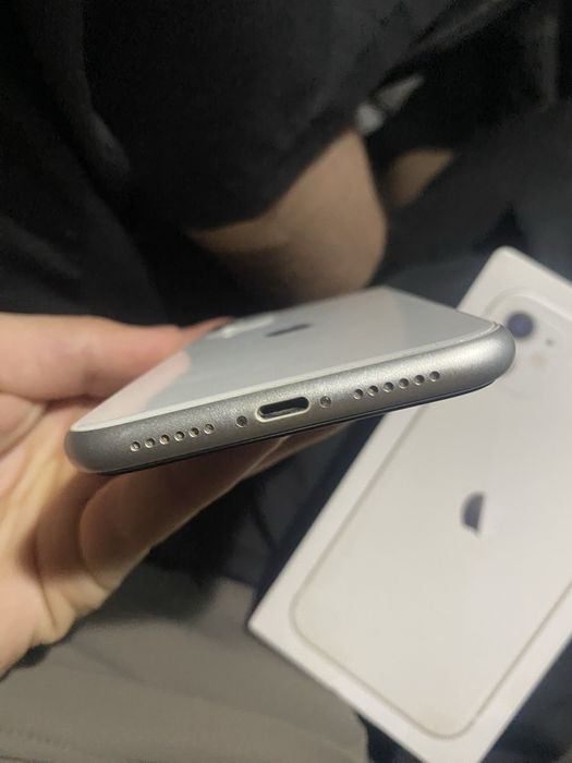 iPhone 11 в идеальном состоянии
