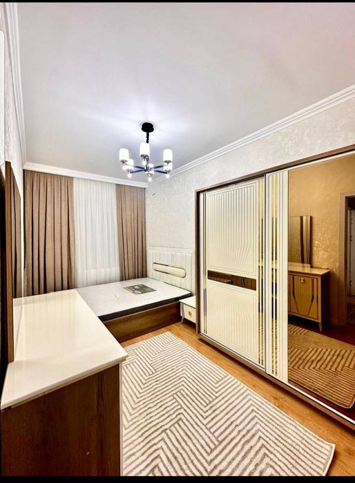 3-х ком. квартира.  м. Ойбек в Центре Города!