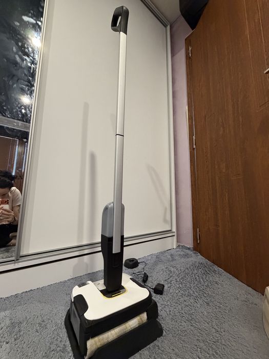 Верикална прахосмукачка моп Karcehr 2-4