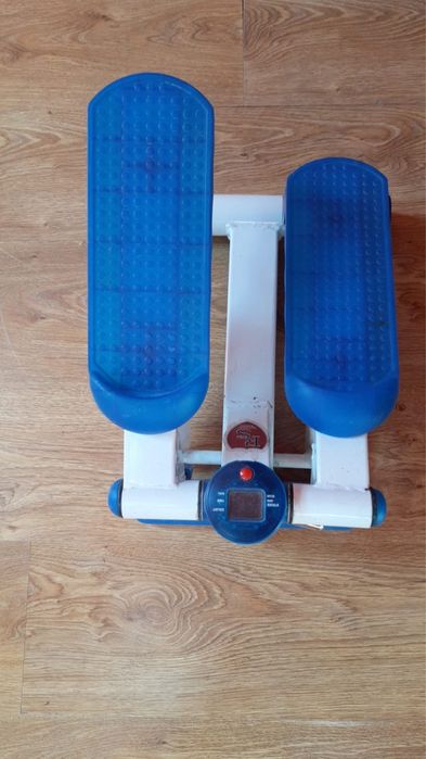 Stepper fitness cu telescoape puternice si pedale antiaderente