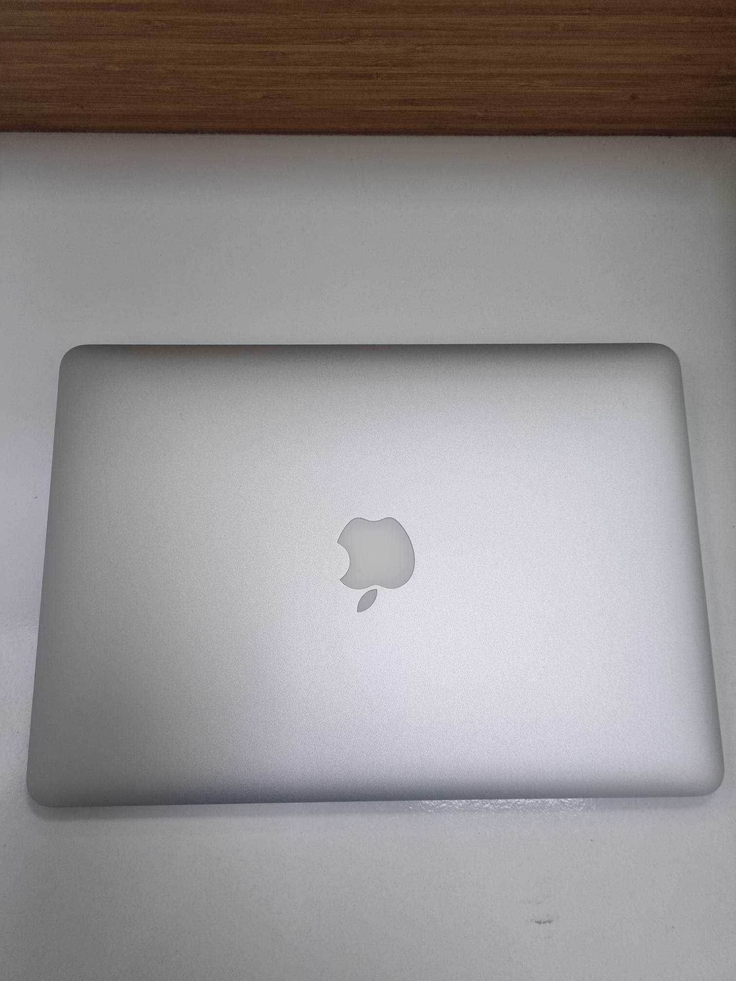 MacBook Air 13 2017 i5 128 Gb; 8 GB Ram