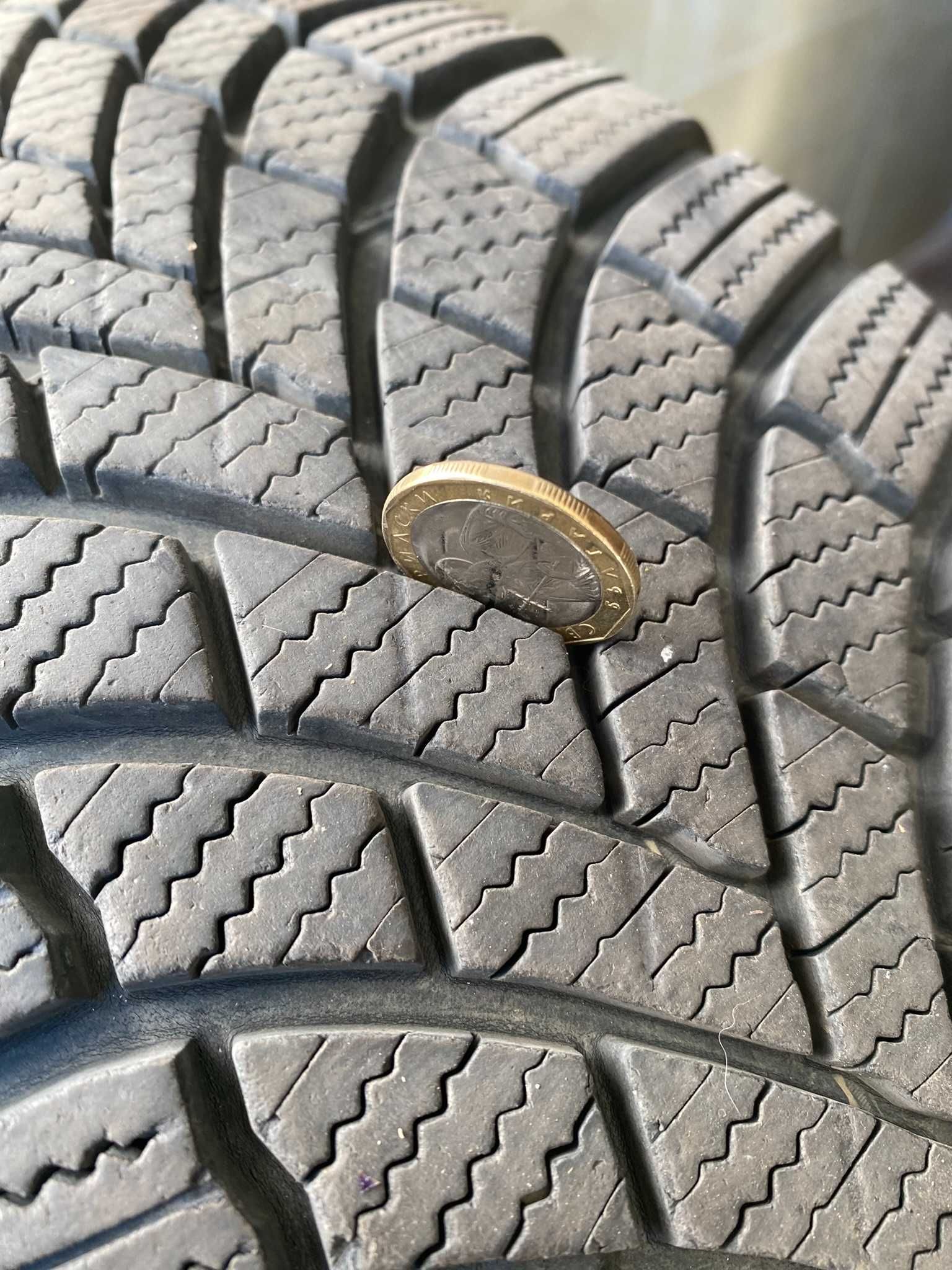 Продавам 4 броя зимни гуми Bridgestone Blizzak LM005 205/55/16