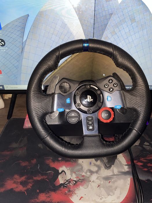 Продавам компютар и волан с педали logitech g29