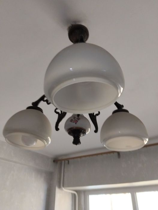 Продам люстру и настольную лампу