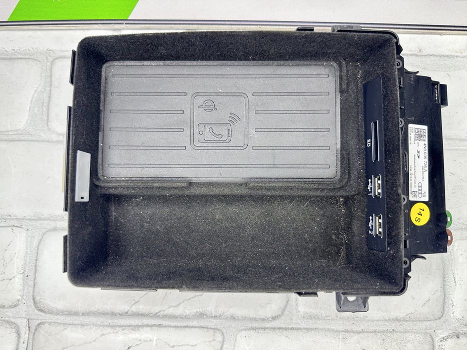 Безжично зареждане AUX/SD AUDI A8 D5