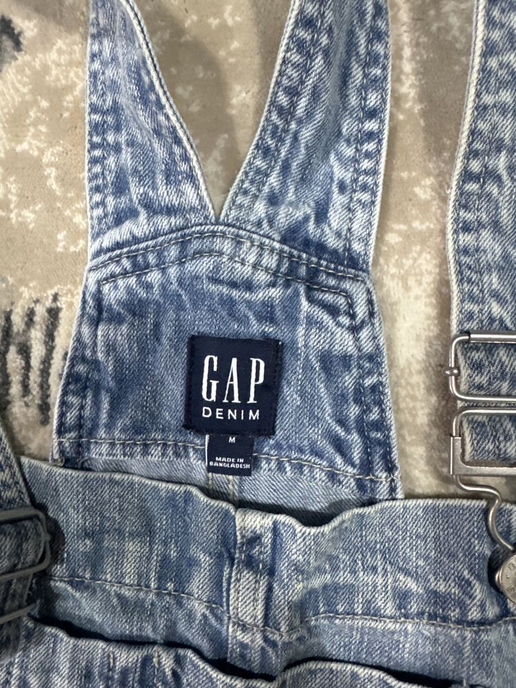 Джинсовый комбинезон Gap размер М