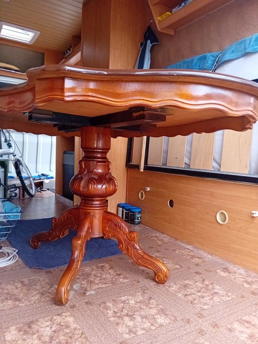 Masa si 6 scaune model deosebit italian style 1000 euro