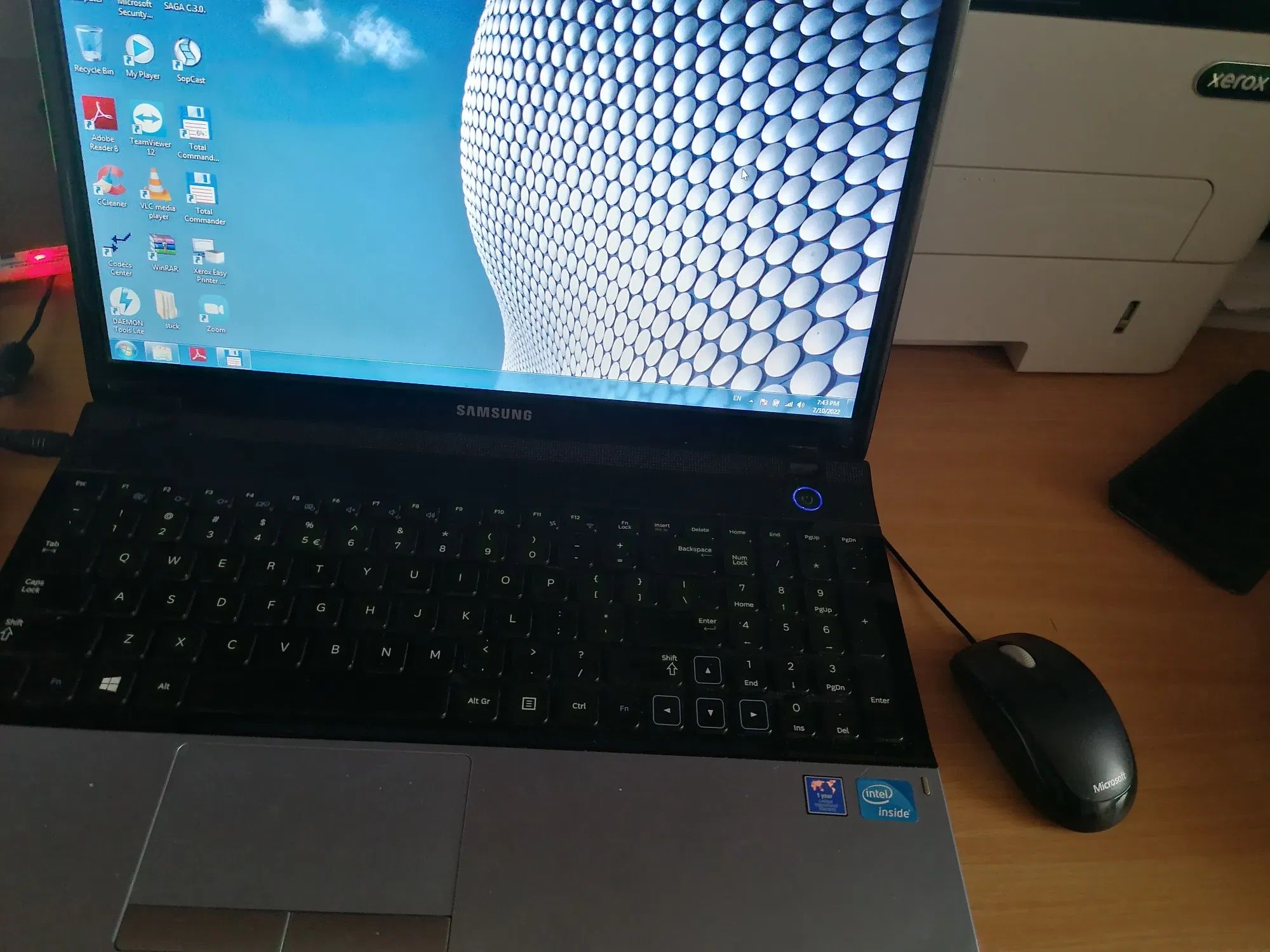 Vand laptop Samsung + SSD 480 GB pret neg