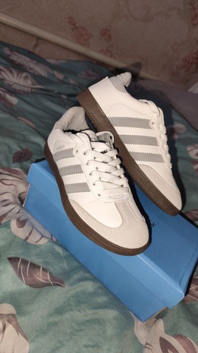 Кроссовки продаю