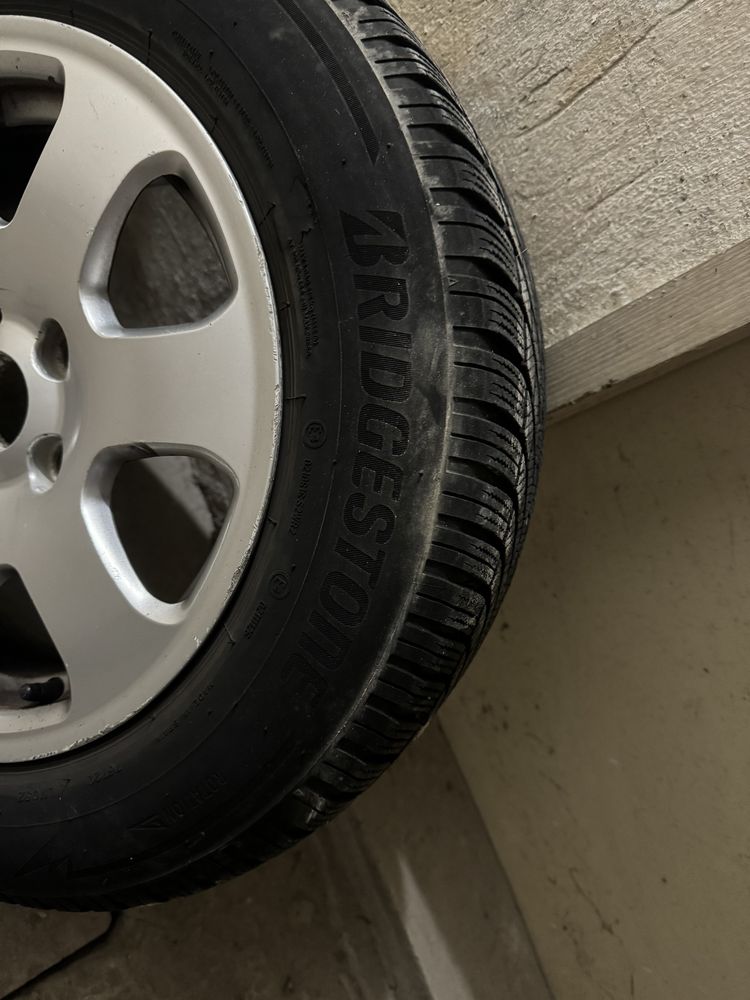 Зимни гуми с джанти Bridgestone