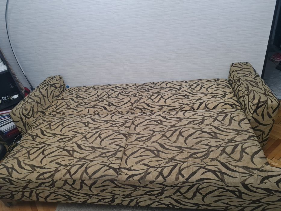 Canapea 3 locuri extensibila , 2 locuri fixa și mobila