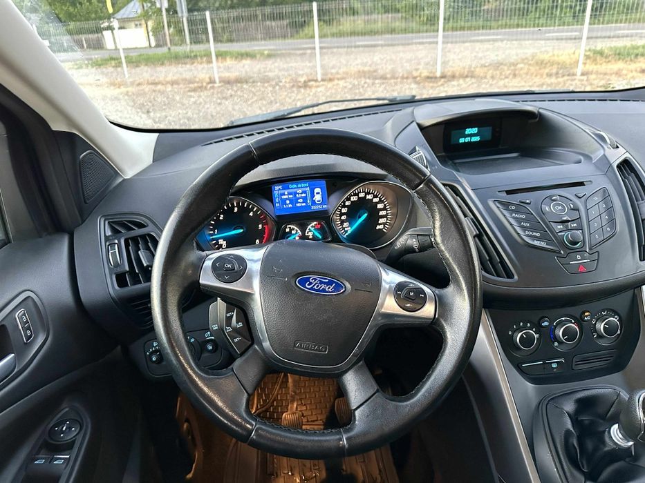 Ford Kuga 2.0 diesel an 2013, stare foarte bună, consum redus