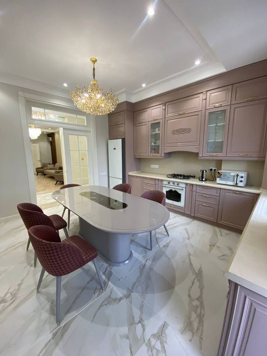 Квартира 3 комнаты ЖК London, 133м² Мирзо Улугбек-й р-н, стадион Старт