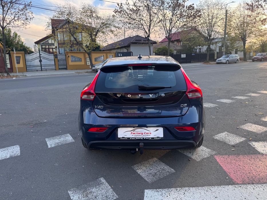 Volvo V 40 D 3 Momentum An 2013 Distronic Camera Blis Pdc Pilot