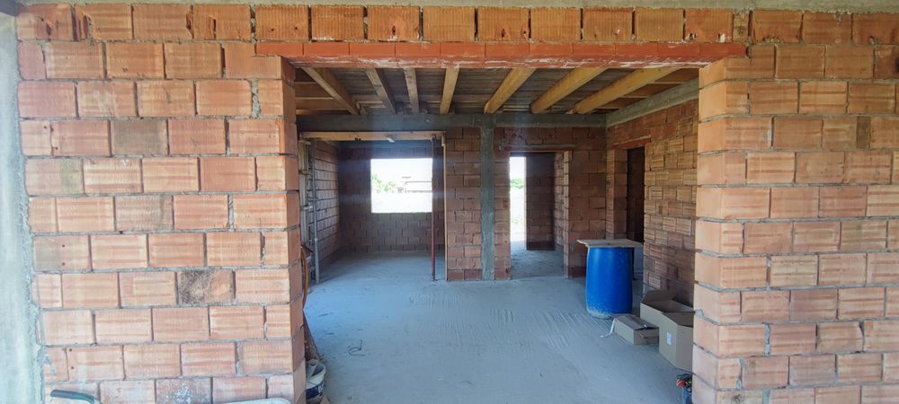 Construim case la roșu sau la cheie pentru toate buzunarele