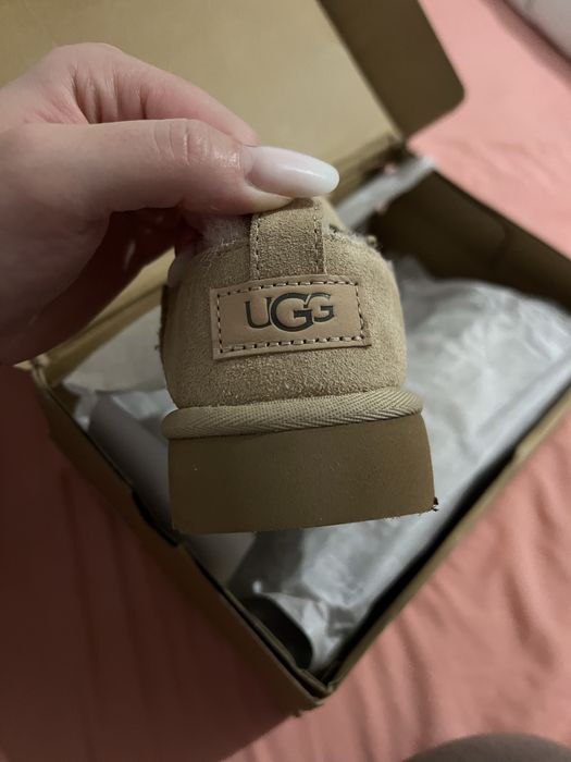 Ugg beige marimea 40