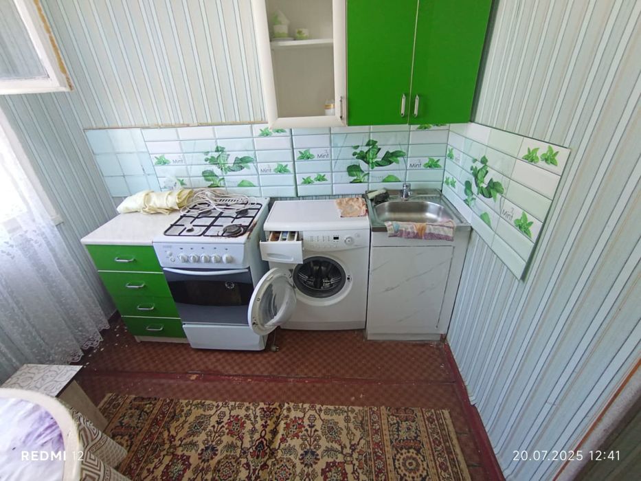 Продам однокомнатную квартиру шестой мкр 3 этаж не угловая