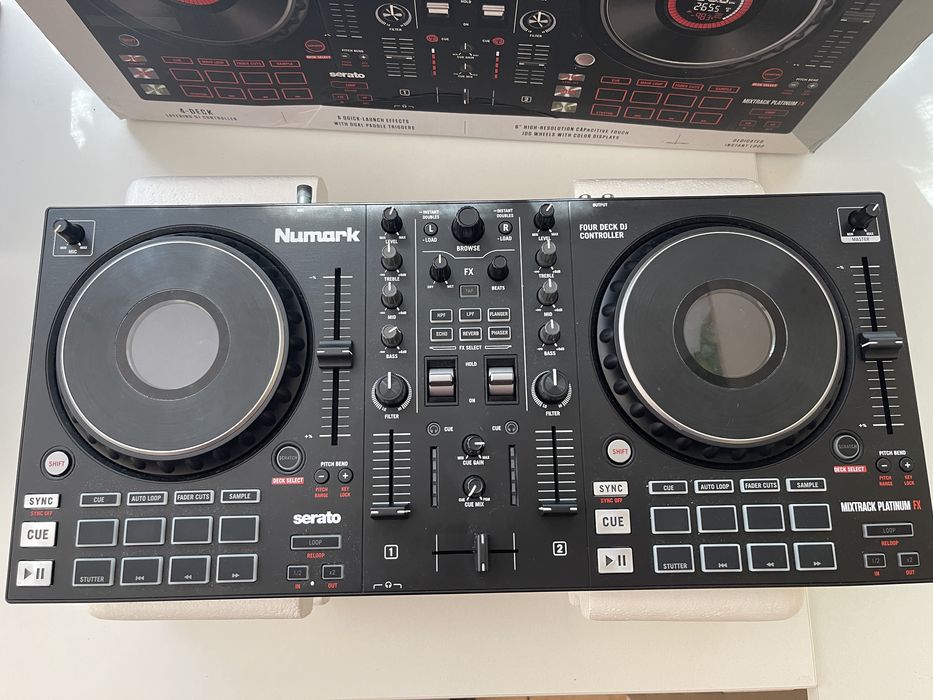 Numark Mixtrack Platinum FX