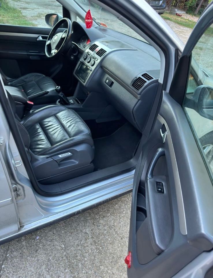 Volkswagen Touran 7 locuri