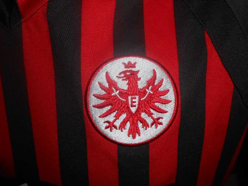 tricou eintracht frankfurt jako sezon 2012-2013 marimea S