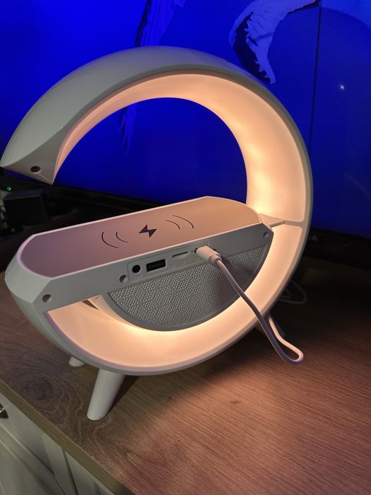 Нова комбинирана нощна лампа със зарядно, часовник, тонколона