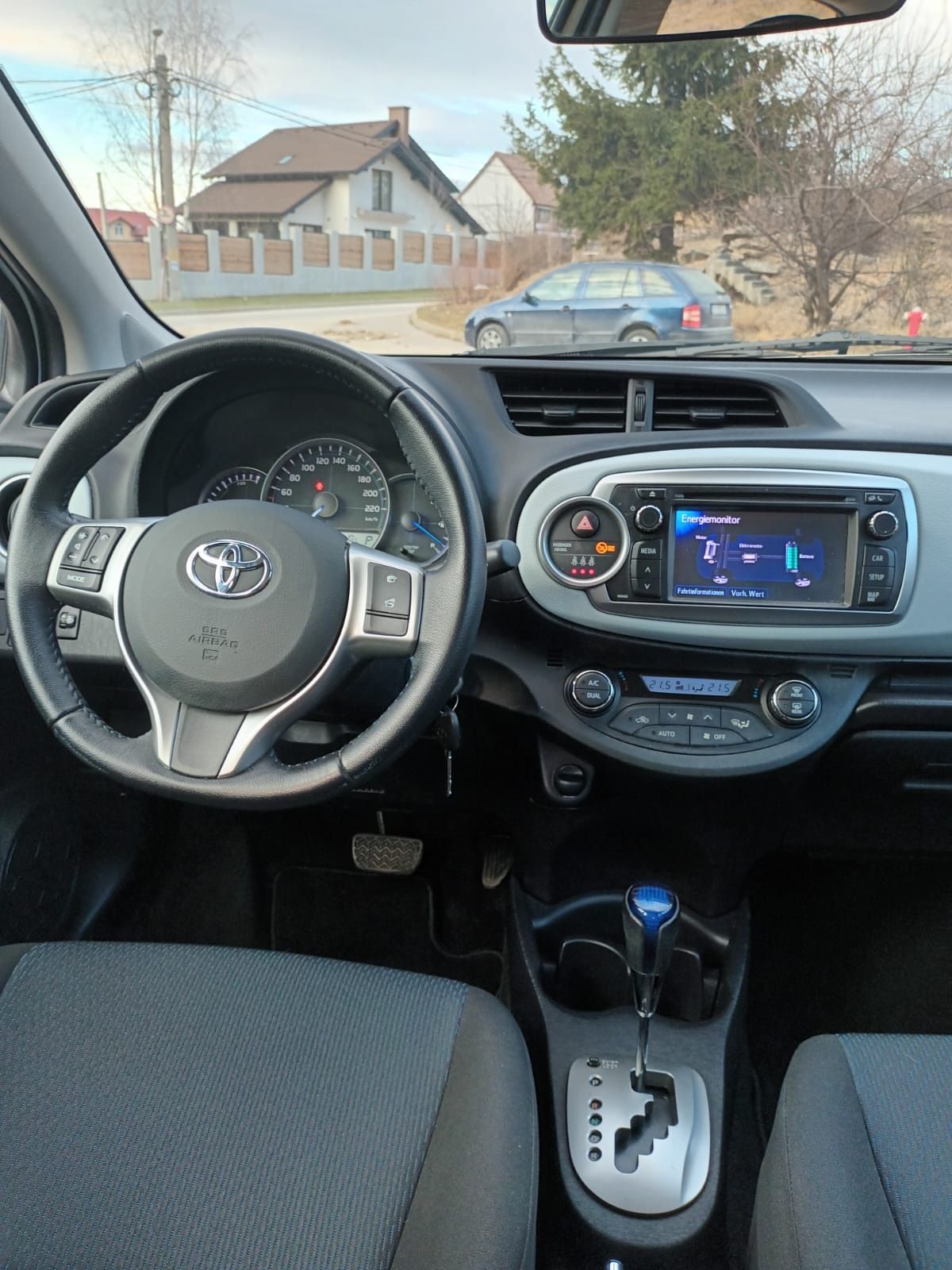 Toyota Yaris Hybrid automat
