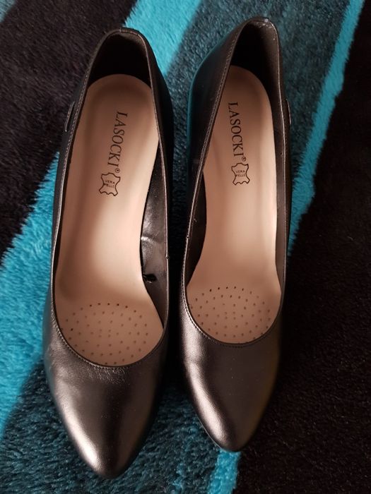 Pantofi negri noi