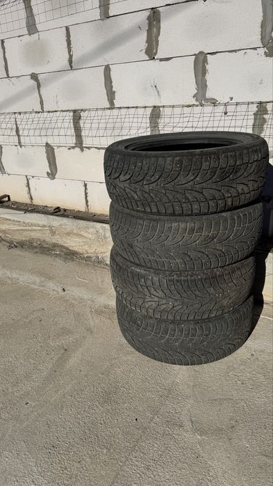 Продам комплект зимних шин
